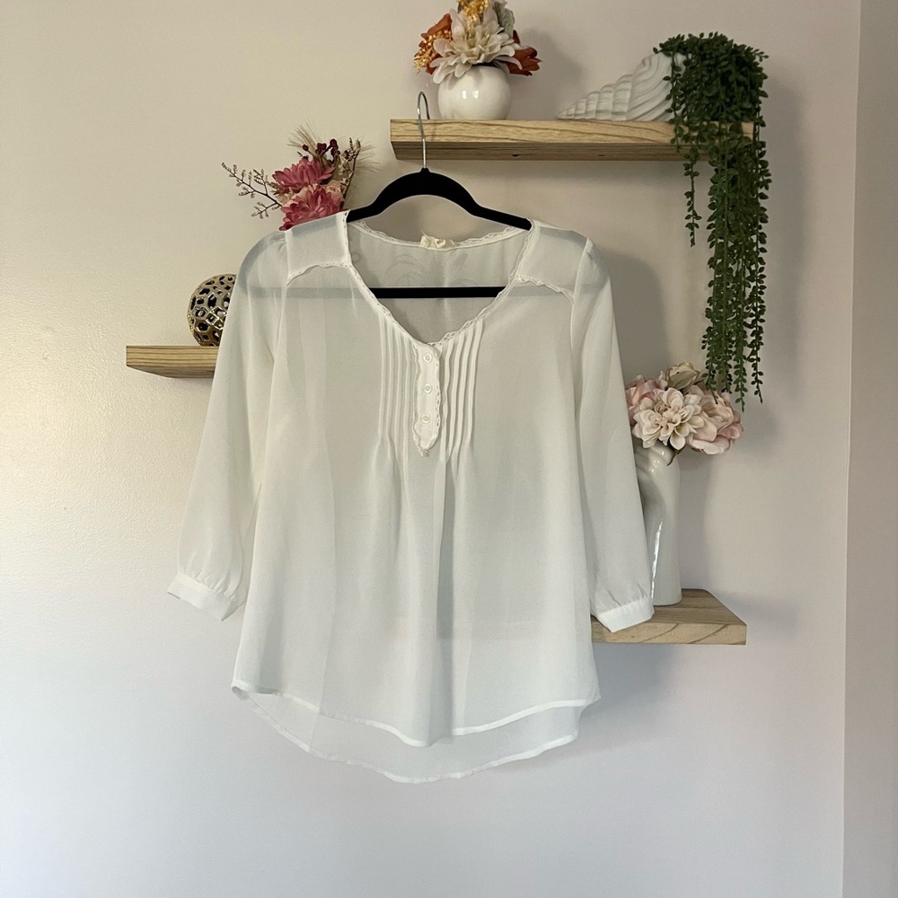 White pleated top/blouse
